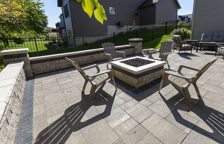 Hardscape & Outdoor Living Area